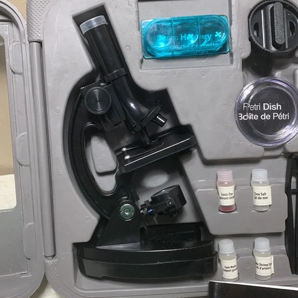 Microscope Set by Vivitar - Picture 9 of 16